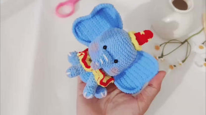 ตุ๊กตาช้างสีฟ้าถักมือ